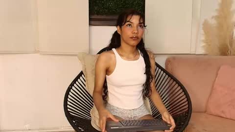 Snapshot of daviana_hill chatting on November 2025 11:57:02 AM daviana_hill online show from November 2025 11:57:02 AM