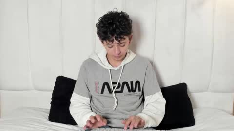 Snapshot of david_roy_ chatting on February 2026 12:45:01 PM Roy online show from February 2026 12:45:01 PM