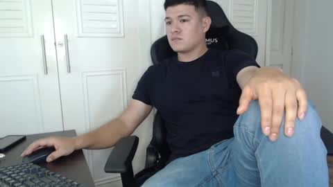 Snapshot of david_smit_ chatting on January 2025 07:00:02 PM david smit online show from January 2025 07:00:02 PM