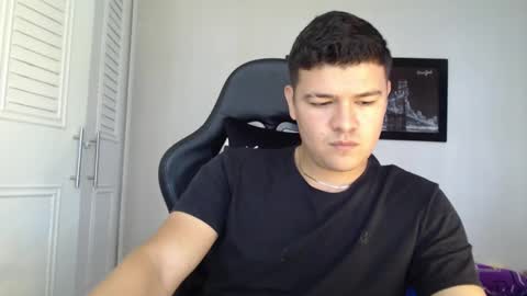 Snapshot of david_smit_ chatting on February 2025 04:04:01 PM david smit online show from February 2025 04:04:01 PM