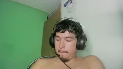 Snapshot of davidlasecuela chatting on February 2026 07:01:02 AM DavidSkinny online show from February 2026 07:01:02 AM