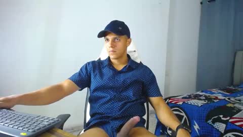 Snapshot of davisito7 chatting on December 2024 04:31:02 AM David Angel online show from December 2024 04:31:02 AM