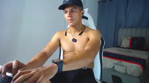 Snapshot of davisito7 chatting on October 2025 05:05:01 AM David Angel online show from October 2025 05:05:01 AM