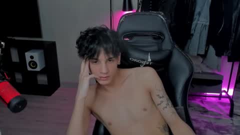 Snapshot of davisross chatting on February 2025 08:11:02 PM davis online show from February 2025 08:11:02 PM