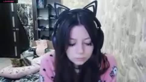 Snapshot of dawndollins chatting on November 2025 10:29:01 AM Alice online show from November 2025 10:29:01 AM