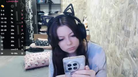 Snapshot of dawndollins chatting on December 2025 07:39:01 AM Alice online show from December 2025 07:39:01 AM