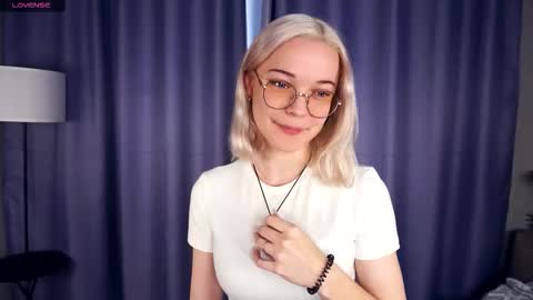 Charlie 18yo online show from November 2025 05:39:01 AM