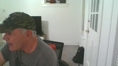 Snapshot of deano2nyc chatting on December 2024 03:58:01 AM Deano DILF online show from December 2024 03:58:01 AM