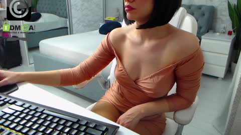 Elly online show from December 2024 10:44:02 AM