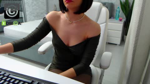 Elly online show from December 2024 09:32:02 AM