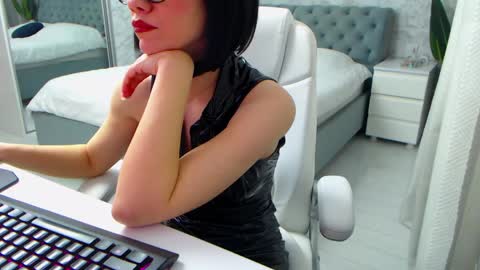 Elly online show from April 2026 08:39:02 AM