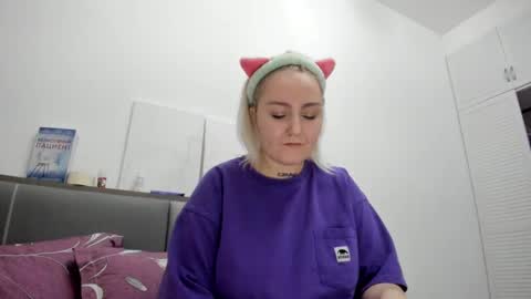 Debbie Mon Tue Fri Sun Sat GMT 3 1000am - 0400pm  online show from February 2025 08:40:01 PM