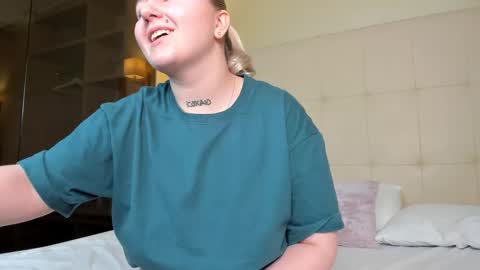 Debbie Mon Tue Fri Sun Sat GMT 3 1000am - 0400pm  online show from October 2025 05:36:02 PM