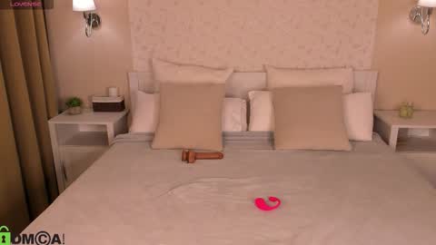 Jennifer online show from November 2025 10:48:01 PM