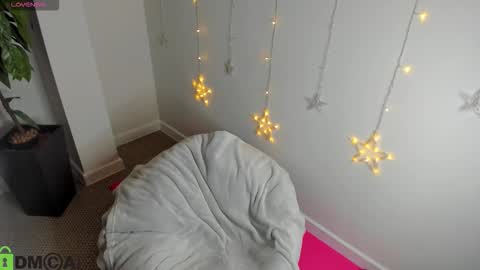 Jennifer online show from December 2025 11:42:01 PM