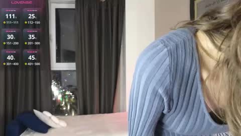 Snapshot of debihenks chatting on October 2025 05:28:01 PM Eva online show from October 2025 05:28:01 PM