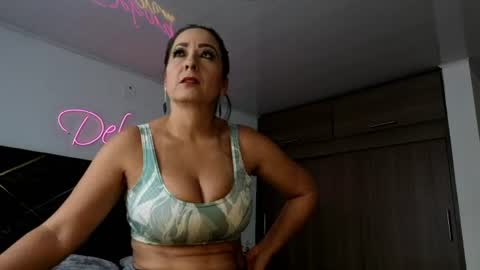Snapshot of deboramom chatting on June 2026 04:10:01 PM DeboraMom online show from June 2026 04:10:01 PM