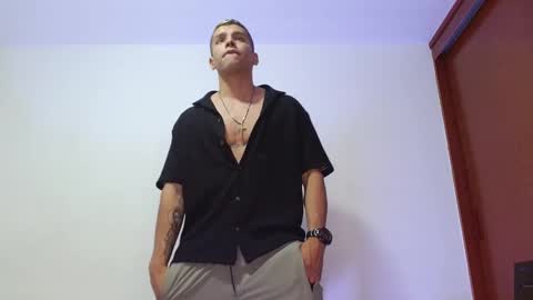 Snapshot of deconrios chatting on February 2025 01:23:01 AM Santiago online show from February 2025 01:23:01 AM