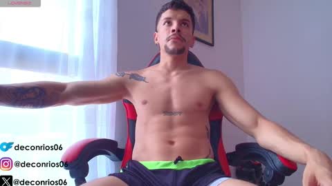 Snapshot of deconrios chatting on November 2025 05:14:01 PM Santiago online show from November 2025 05:14:01 PM