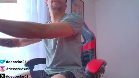 Snapshot of deconrios chatting on November 2025 05:01:02 PM Santiago online show from November 2025 05:01:02 PM