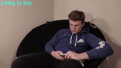 Snapshot of deeyungguy chatting on December 2024 06:27:02 PM more content and goodies online show from December 2024 06:27:02 PM