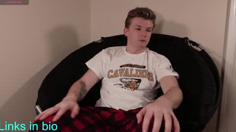 Snapshot of deeyungguy chatting on December 2024 09:28:02 AM more content and goodies online show from December 2024 09:28:02 AM