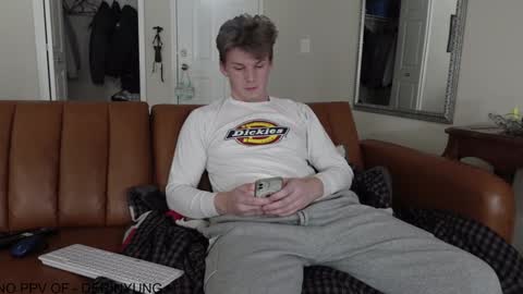 Snapshot of deeyungguy chatting on January 2025 05:46:01 PM more content and goodies online show from January 2025 05:46:01 PM