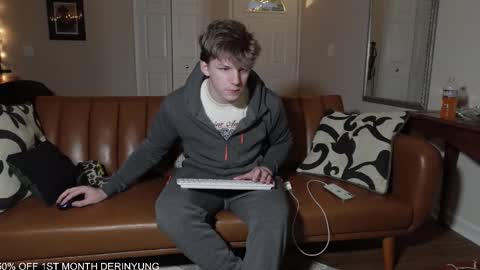 Snapshot of deeyungguy chatting on February 2025 12:16:01 PM more content and goodies online show from February 2025 12:16:01 PM