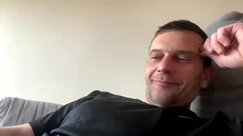 Snapshot of defloy chatting on December 2025 09:14:01 AM Defloy online show from December 2025 09:14:01 AM