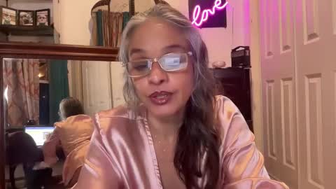 Tori online show from November 2025 04:01:01 AM