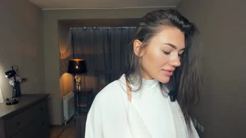 Laura online show from April 2026 07:53:02 AM