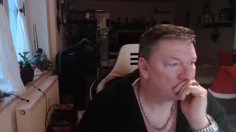 deinprinz2312 online show from December 2024 07:17:01 AM