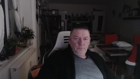 deinprinz2312 online show from January 2025 05:28:02 AM