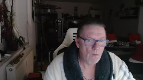 deinprinz2312 online show from December 2025 04:28:02 AM