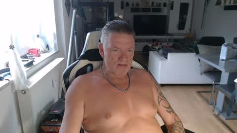 Snapshot of deinprinz2312 chatting on July 2026 04:18:01 AM deinprinz2312 online show from July 2026 04:18:01 AM