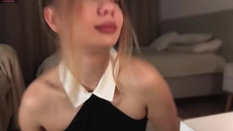 Dia online show from October 2025 01:18:01 AM