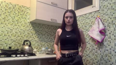 Kiki online show from April 2026 05:17:01 PM