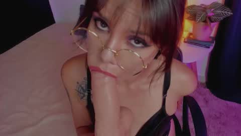 Delilah online show from November 2025 05:17:02 AM