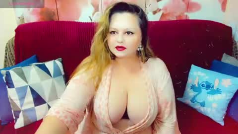 Snapshot of delinnia chatting on July 2026 12:00:01 PM Margo online show from July 2026 12:00:01 PM