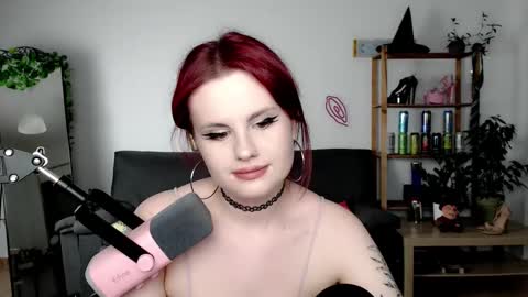 dellacrush_ online show from September 2025 05:40:01 PM