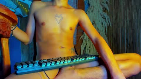 Snapshot of deluxe_care chatting on December 2025 04:24:01 PM deluxe_care online show from December 2025 04:24:01 PM