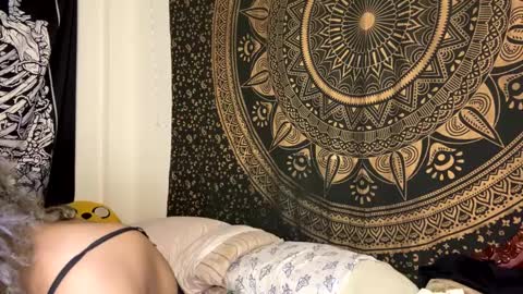 Snapshot of deluxxxeblu chatting on January 2025 01:10:02 AM TankinBody online show from January 2025 01:10:02 AM