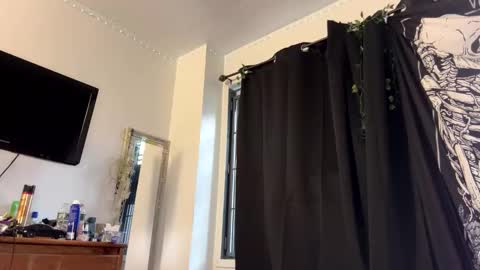 Snapshot of deluxxxeblu chatting on January 2025 07:11:01 PM TankinBody online show from January 2025 07:11:01 PM