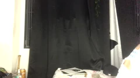 Snapshot of deluxxxeblu chatting on February 2025 04:19:02 AM TankinBody online show from February 2025 04:19:02 AM