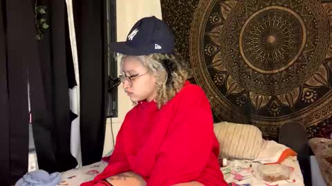 Snapshot of deluxxxeblu chatting on February 2025 03:07:01 AM TankinBody online show from February 2025 03:07:01 AM