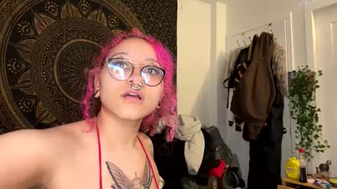 Snapshot of deluxxxeblu chatting on February 2025 12:21:02 AM TankinBody online show from February 2025 12:21:02 AM