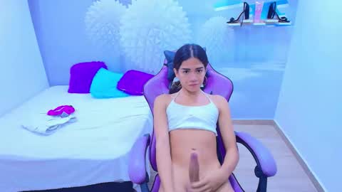 Snapshot of demi_leed chatting on December 2025 05:44:02 PM DEMI online show from December 2025 05:44:02 PM