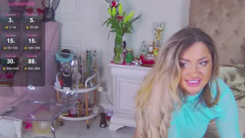 Snapshot of denisseperry chatting on December 2024 11:36:02 PM Ela online show from December 2024 11:36:02 PM