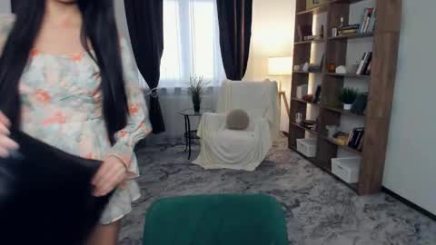 Mikky online show from November 2025 08:24:01 AM