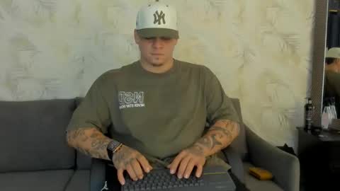 Snapshot of dennis_munera chatting on December 2024 11:01:01 AM dennis munera online show from December 2024 11:01:01 AM